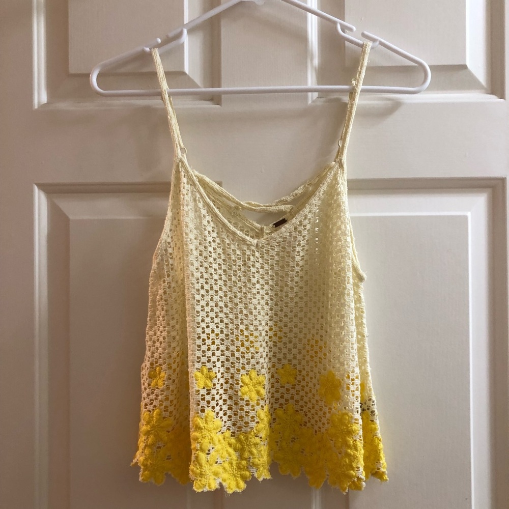 Free People tank - crochet with yellow daisy